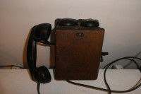 Téléphone ancien Northern electric avec combiné en bakelite (pet