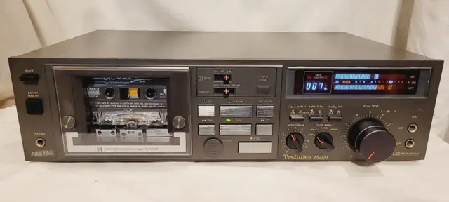 vintage technics RS-M250 cassette deck in Stereo Systems & Home Theatre in Mississauga / Peel Region - Image 2