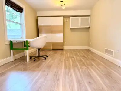 Nice modern 4 bedroom Big House for Rent, location is walking distance to shops, restaurants on Quin...
