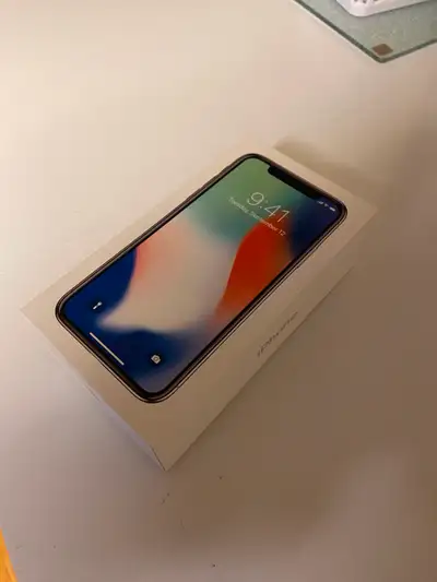 Apple Iphone X 64 GB Silver. Screen protector installed and includes additional screen protector. Ve...