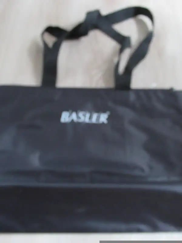 Basler tote bag in Women's - Bags & Wallets in City of Montréal - Image 7