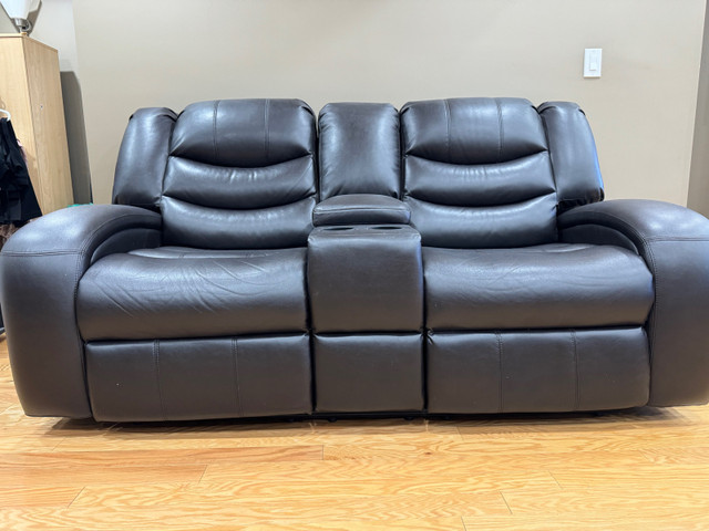 Leather Sofa Set (motorized reclining sofa & love seat) in Chairs & Recliners in Oshawa / Durham Region - Image 4