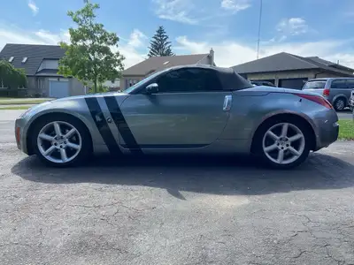 04 350Z Roadster Enthusiast 97,000km $12,900 Clean title Fully loaded, Leather, 6spd Pioneer AVH hea...