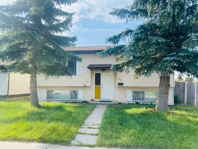 Bi-Level 3 Bed 2 Bath House for Rent in Falconridge, Calgary