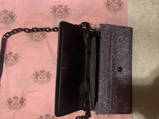 Juicy Couture Y2K Original Pink/Silver Glitter Purse in Women's - Bags & Wallets in Mississauga / Peel Region - Image 4