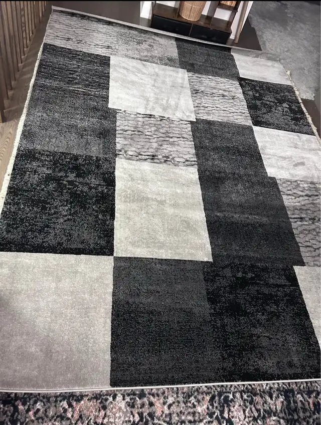 Rug features a geometric design with varying in Rugs, Carpets & Runners in Markham / York Region - Image 3