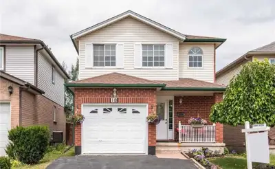 5 Bed 3 Bath | 2 Kitchens | Full Home Near Schools, Kitchener