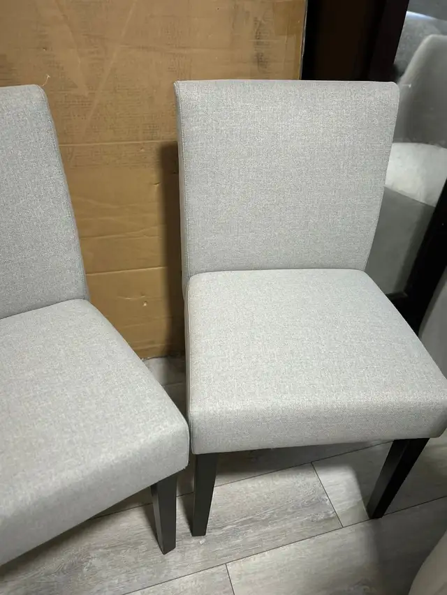 Costco accent chair in Chairs & Recliners in Calgary - Image 3