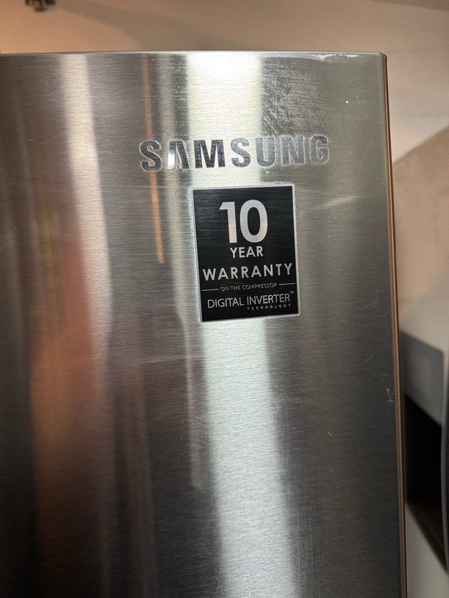 Samsung fridge with ice - delivery possible  dans Réfrigérateurs  à Ouest de l’Île - Image 2