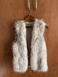 Brand New Faux Fur Vest/ Veste de fausse fourrure neuve 