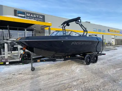 Raptor 400 4000 lbs of ballast surf 3.0 auto surf Surf lights Too much to list Throws a beautiful wa...