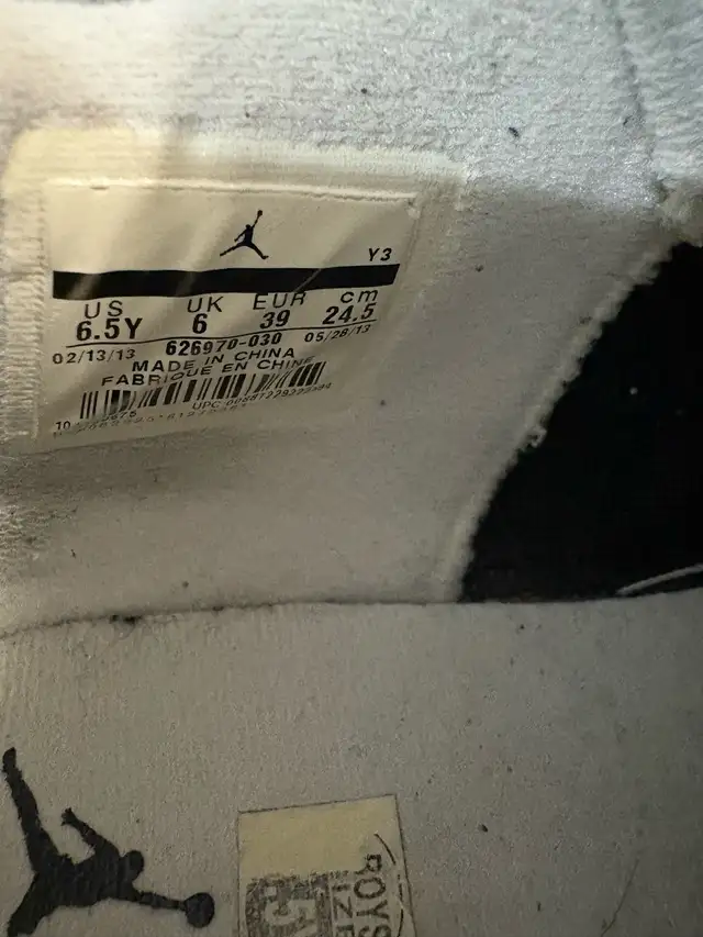 Jordan 4 Retro GS in Men's Shoes in City of Toronto - Image 6