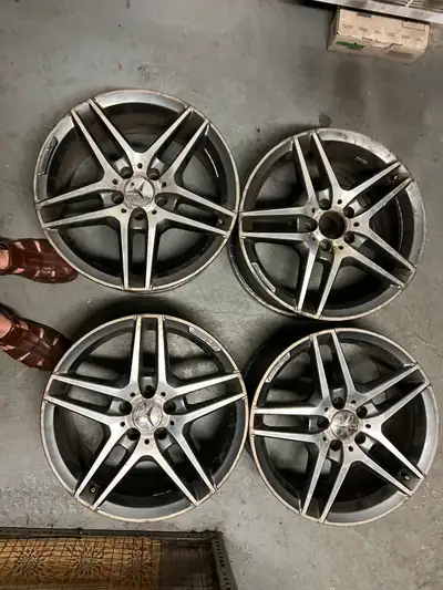 4 mags mercedes amg 18 pces 5X32 très bonne condition pas de craques très droits
