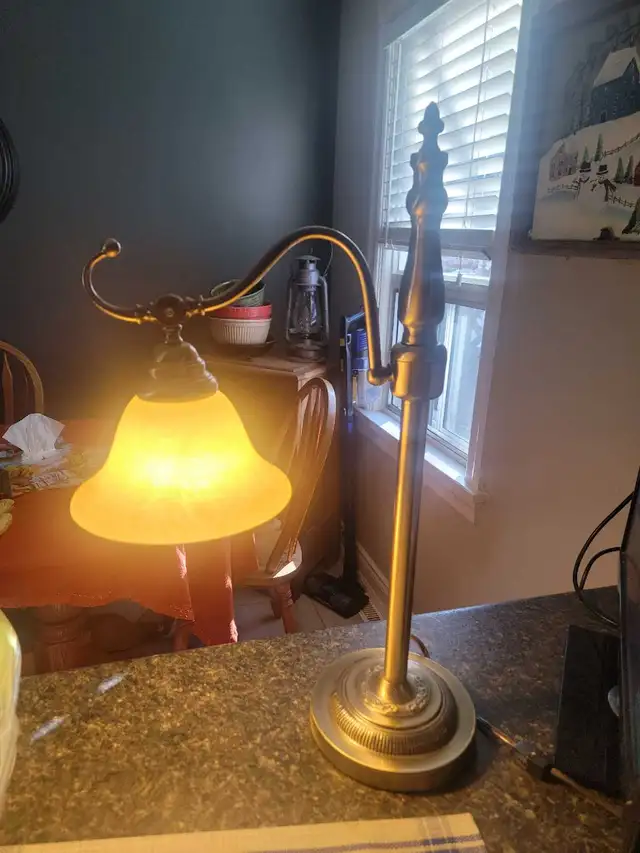 Vintage  Brass Table Lamp in Indoor Lighting & Fans in Oshawa / Durham Region - Image 5