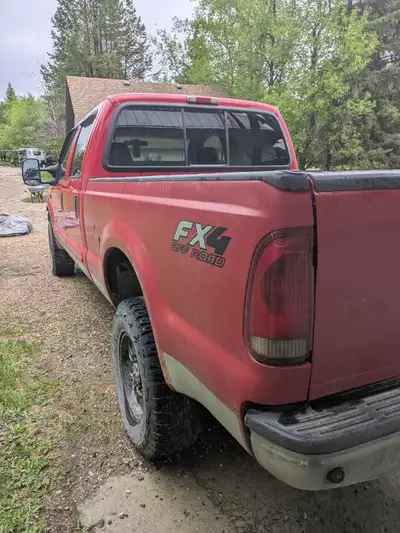 F350 6.0 Automatic Super Duty Runs well. Cassette /Radio A/C Heated Front Seats (damage to drivers s...