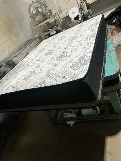 Offrez-vous un sommeil de qualité avec ce matelas tout neuf, jamais utilisé ! ✔️ Confort exceptionne...
