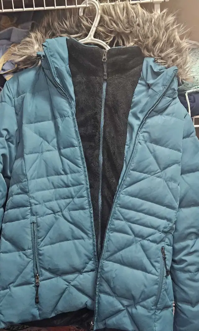women warm winter jacket (size medium) in Women's - Other in Calgary - Image 2