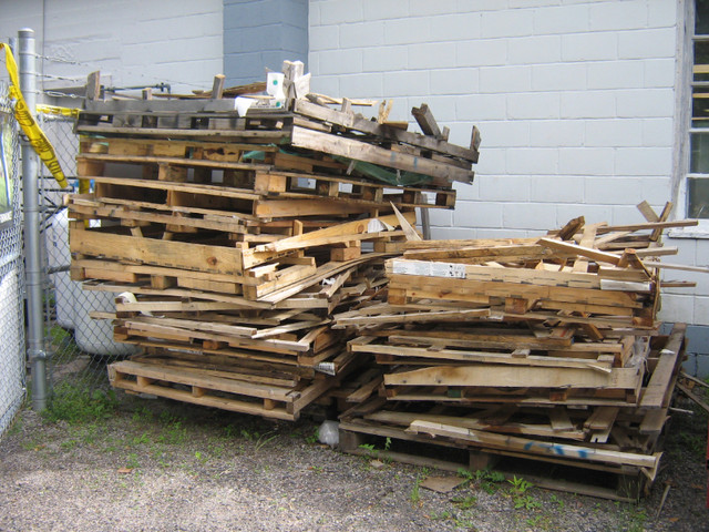 FREE WOOD CRATING AND PALETS in Free Stuff in North Bay