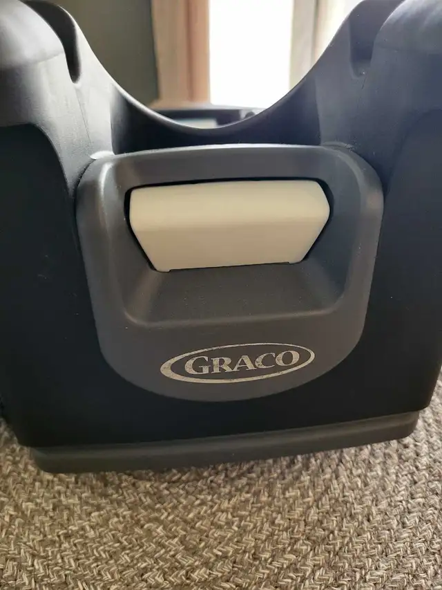 Graco SnugRide 35 Lite LX Infant Car Seat in Gotham in Strollers, Carriers & Car Seats in Edmonton - Image 11