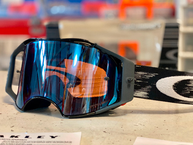 Brand New Oakley Airbrake MX Goggles With Sapphire Iridium Lens in Other in Markham / York Region