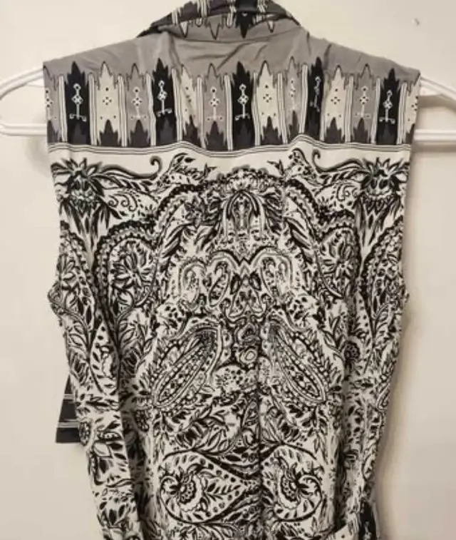 BCBG MAX AZRIA Women's Silk Sleeveless Blouse in Women's - Tops & Outerwear in Oakville / Halton Region - Image 7