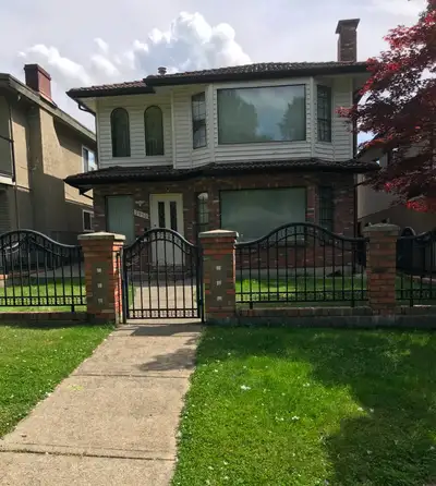 Vancouver East Renfrew high, a spacious master bedroom on upper floor, has individual bathroom, walk...