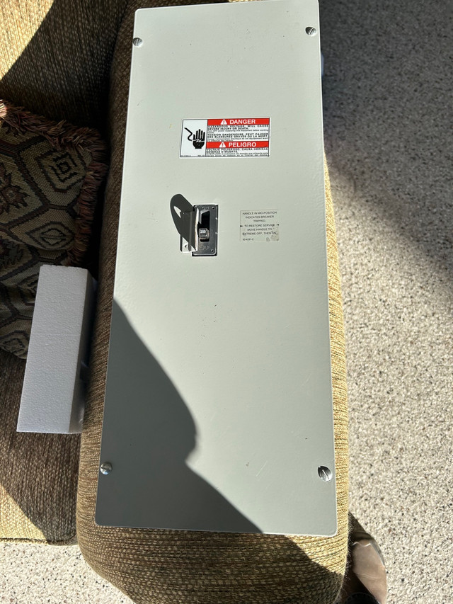 200 amp disconnect in Electrical in Dartmouth - Image 2