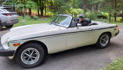 Belle MGB roadster 1980 (dernière année de production) en très bonne condition, avec overdrive, bien...