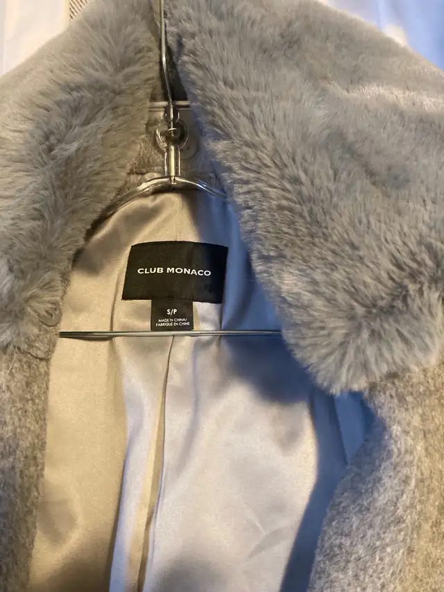 Baylee Coat with Faux-Fur Collar - SM in Women's - Tops & Outerwear in Kitchener / Waterloo - Image 6