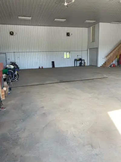 23’ x 58’ shop bay for rent. 12 miles SW of Lloydminster. $900 plus utilities. In floor heat. Washro...