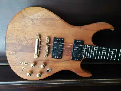 1989-1990 USA Carvin solid Koa neck thru for sale or trade. Features the A500G guitar module, M22 pi...