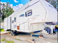 2001 Thor Wanderer 5th wheel camper with hitch