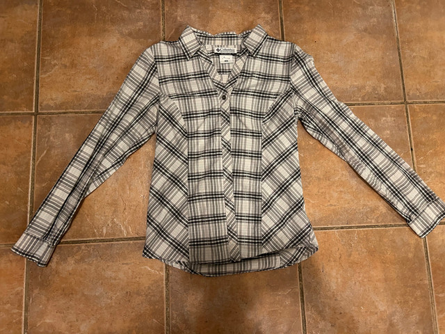 Columbia shirt blouse $15 size Small in Women's - Tops & Outerwear in Mississauga / Peel Region