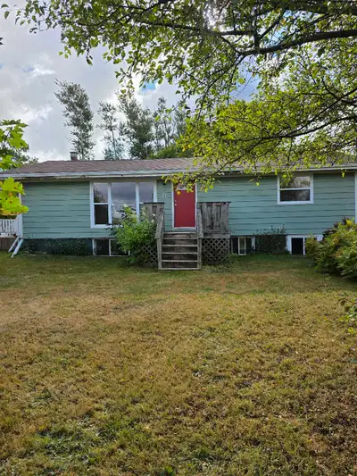 3 Bedroom 1 bathroom Waterview Stratford Pe Basement Apartment. Parking, fridge and stove, tub and s...