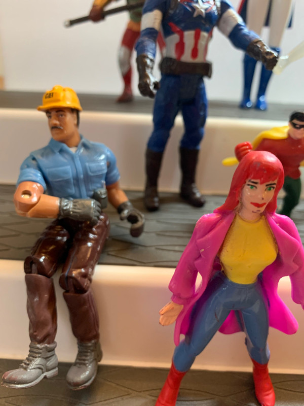 Set of 10 Famous Toys Figurine in Arts & Collectibles in Markham / York Region - Image 3
