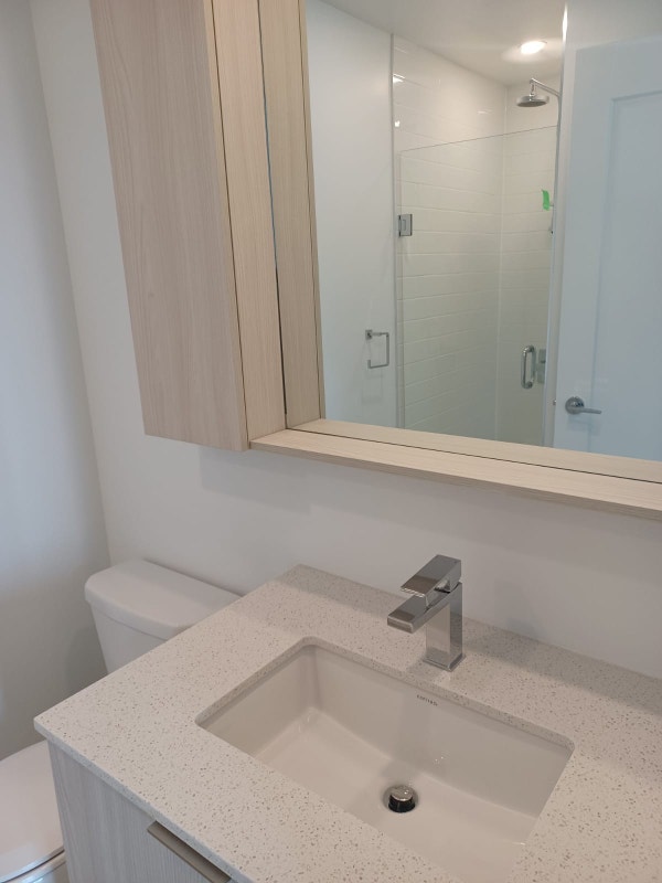 1 BEDROOM CONDO FOR RENT BY PARKLAWN/LAKESHORE!!! Long Term Rentals