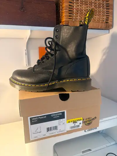 Bottes Doc Martens pour femmes neuves, View more