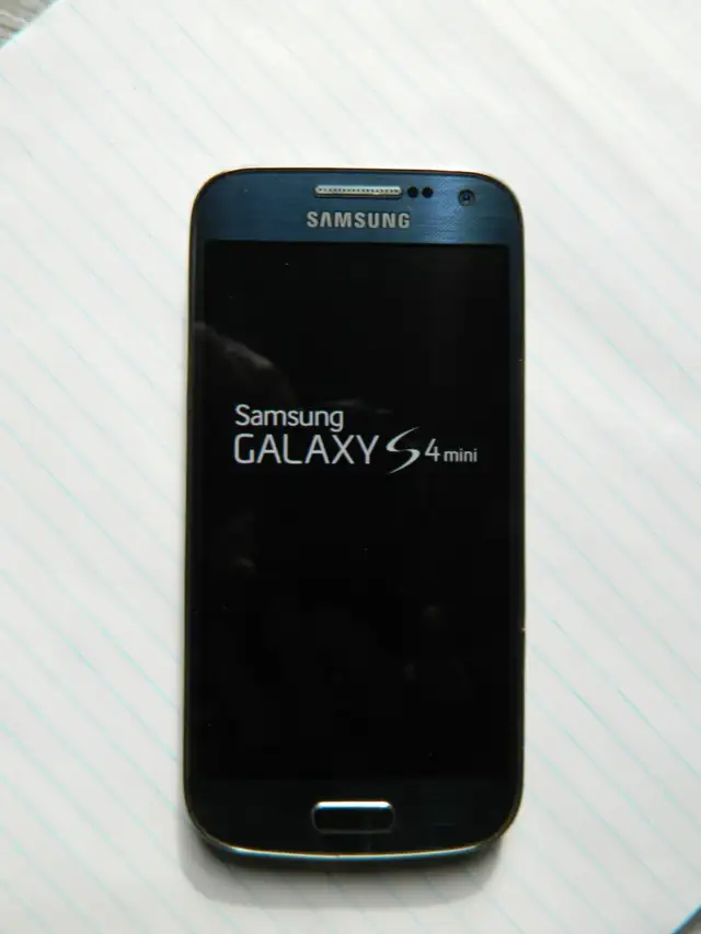 Samsung Galaxy 4  Phone in Cell Phones in Guelph - Image 3