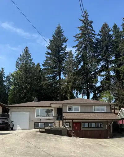 Bright & Spacious 2-Bedroom Basement Suite – Maryhill, Port Coquitlam Welcome home to this beautiful...
