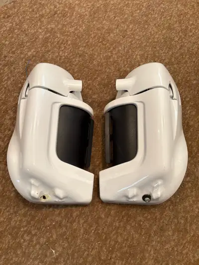 HD Streamliner passenger pegs $100.00 HD touring break arm $100.00. HD Slipstream hand grips fits 08...