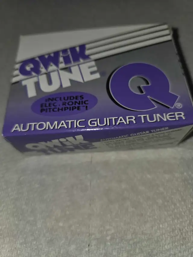 automatic guitar tunner in Guitars in Ottawa - Image 2