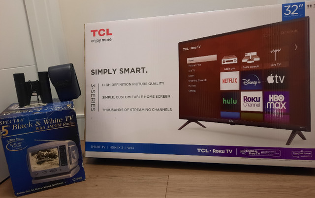 NEW 32" ROKU  SMART TV / VINTAGE 20"C-TV W DVD PLAYER/MICROSCOPE in General Electronics in St. Catharines