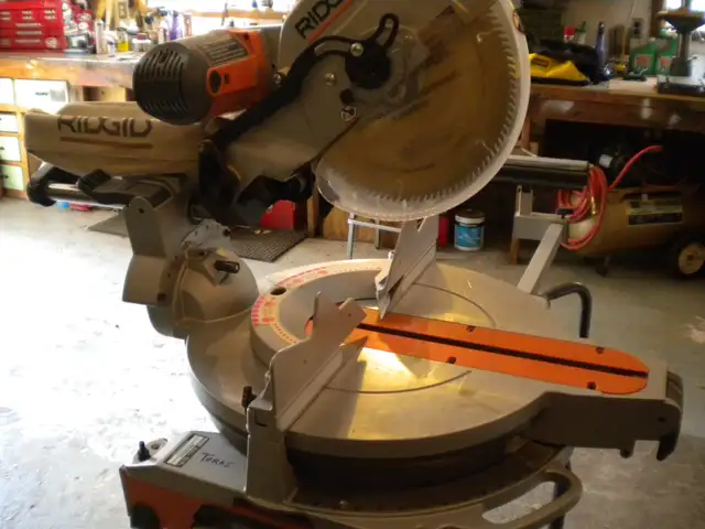 Ridged  miter  saw535726972397178881