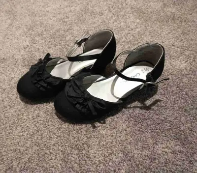 George black heeled shoes with straps. Size 10. In good used condition. Worn a couple of times for a...