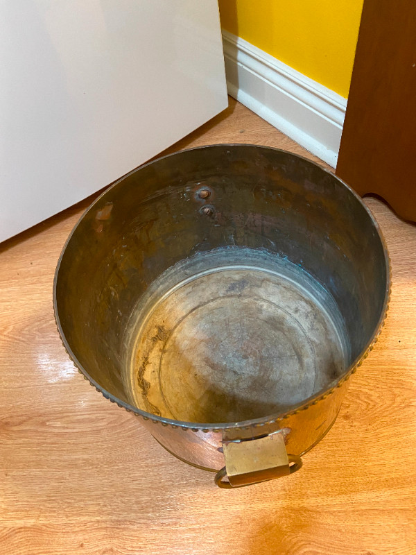 Vintage Large Brass Planter Bucket with Ring Handles in Arts & Collectibles in Oshawa / Durham Region - Image 3