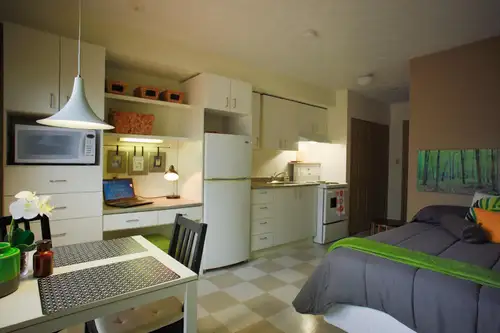 POUR INFORMATIONS COMPLÈTES VOIR residences-lelaureat.com ( utiliser le lien vers notre site web plu...