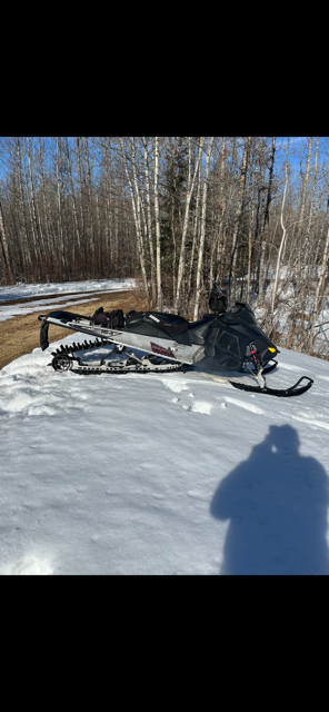 2010 Summit many upgrades including 3" track just past break in only 1300 km on sled is like new con...