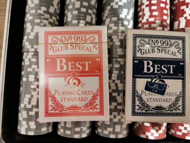 Poker Set in Hobbies & Crafts in Oakville / Halton Region - Image 4