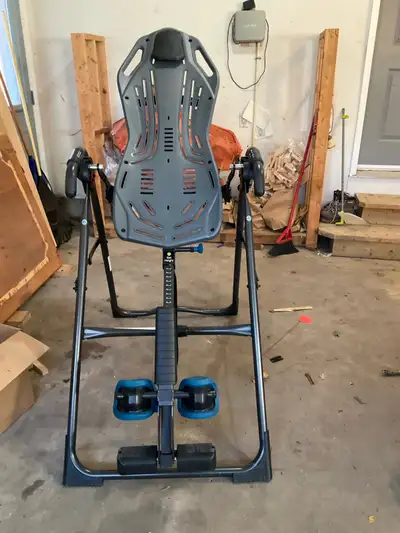 This Teeter Inversion Table is designed to help alleviate back pain and improve spinal health throug...