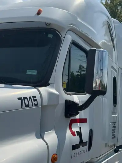 White one 980000 km ,505 HP, ratio 3:55 and blue is 1330000 km, 505 Hp and ratio 3:55